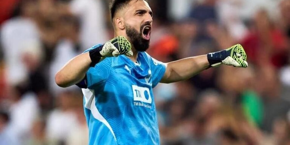 Liverpool landar GK Giorgi Mamardashvili från Valencia